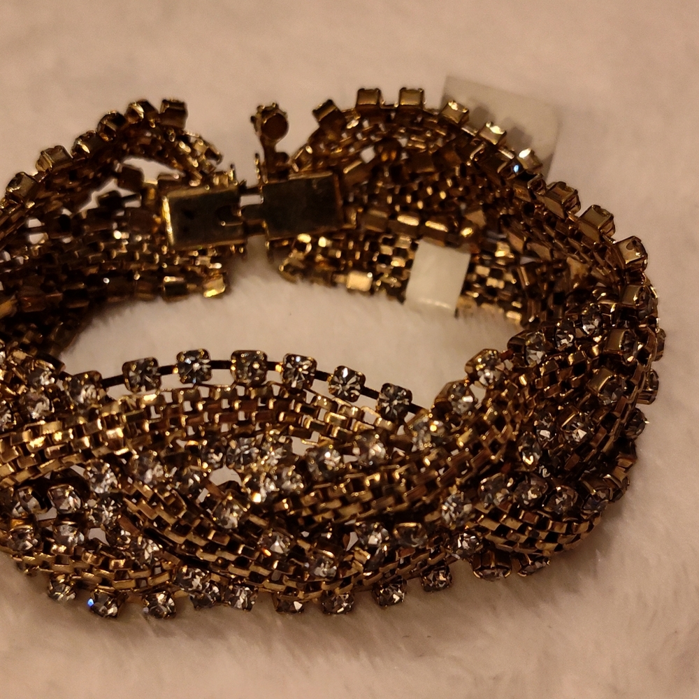 NWT! Cache Jewelry Set - Picture 4 of 13